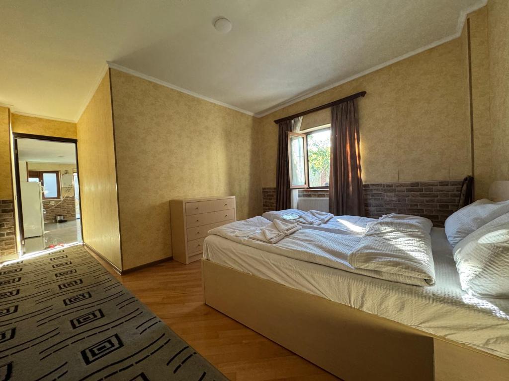 فضای داخلی Stone Alley Inn در تفلیس - تصویر ۳