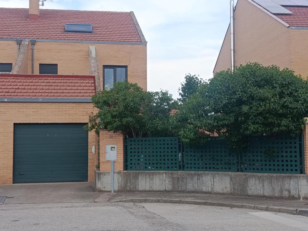 a house with a fence and a garage at Casa Río Tera in Garray