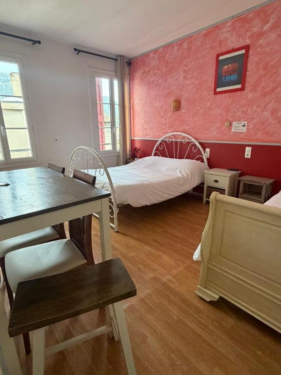 Hôtel du Commerce - Centre Millau - Habitación Triple