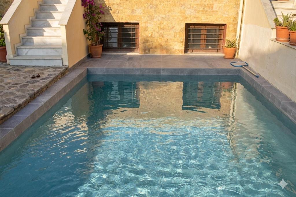 Azure Dream, Pool Edge, Nikiti