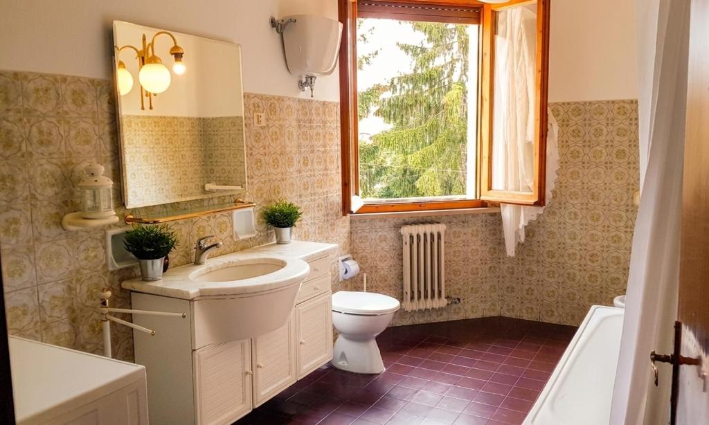 VAL D'ORCIA DELUXE 1 ELEGANTE CASA immersa nel verde con WiFi, giardino e parcheggio