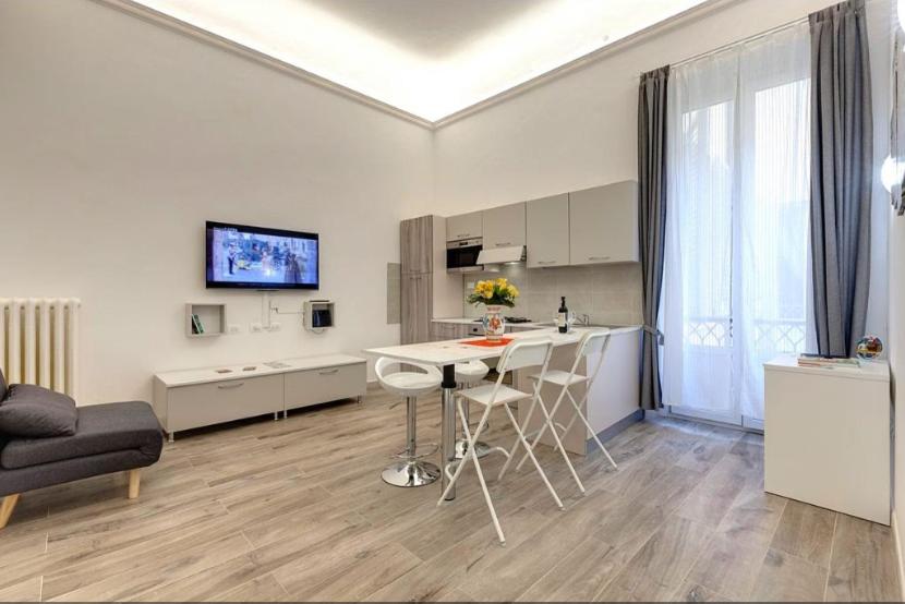 Luxury Apartment Near the Duomo accommodate up to 4 people