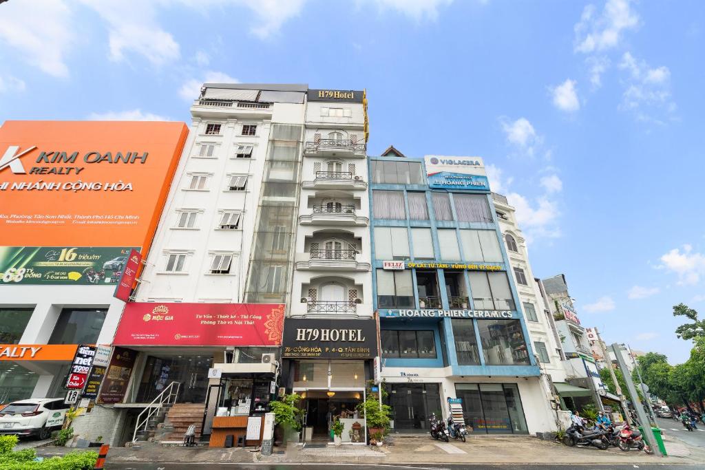 a tall white building on a city street at MÊ KÔNG HOTEL - Hotel H79 in Ho Chi Minh City