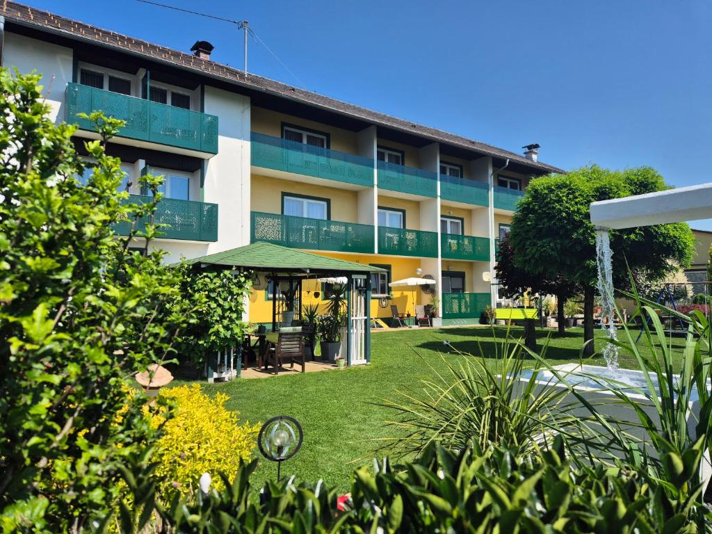 a view of the hotel from the garden at Hotel Garni Hutter in Unterburg am Klopeiner See
