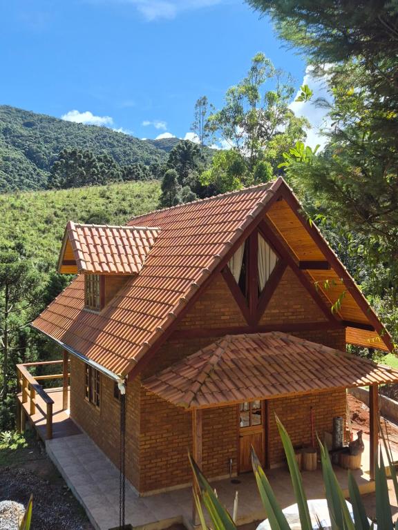 a model of a house with a roof at Chalé Terra Nova in Itamonte