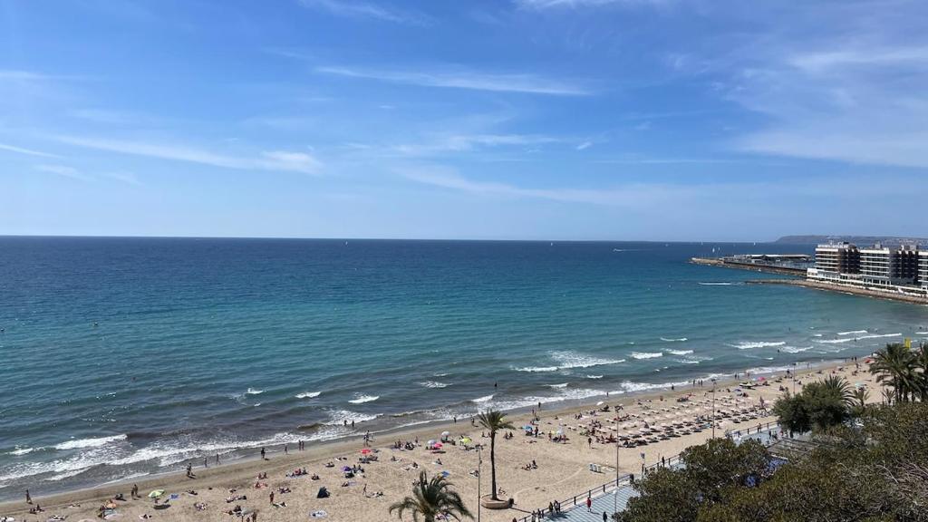 Large beachfront apartmen mediterranean views