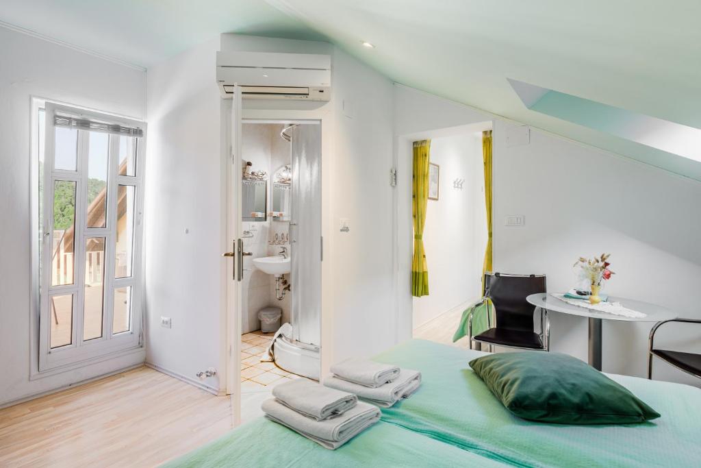 Guesthouse Sobe Silva - Семейный номер с собственной ванной