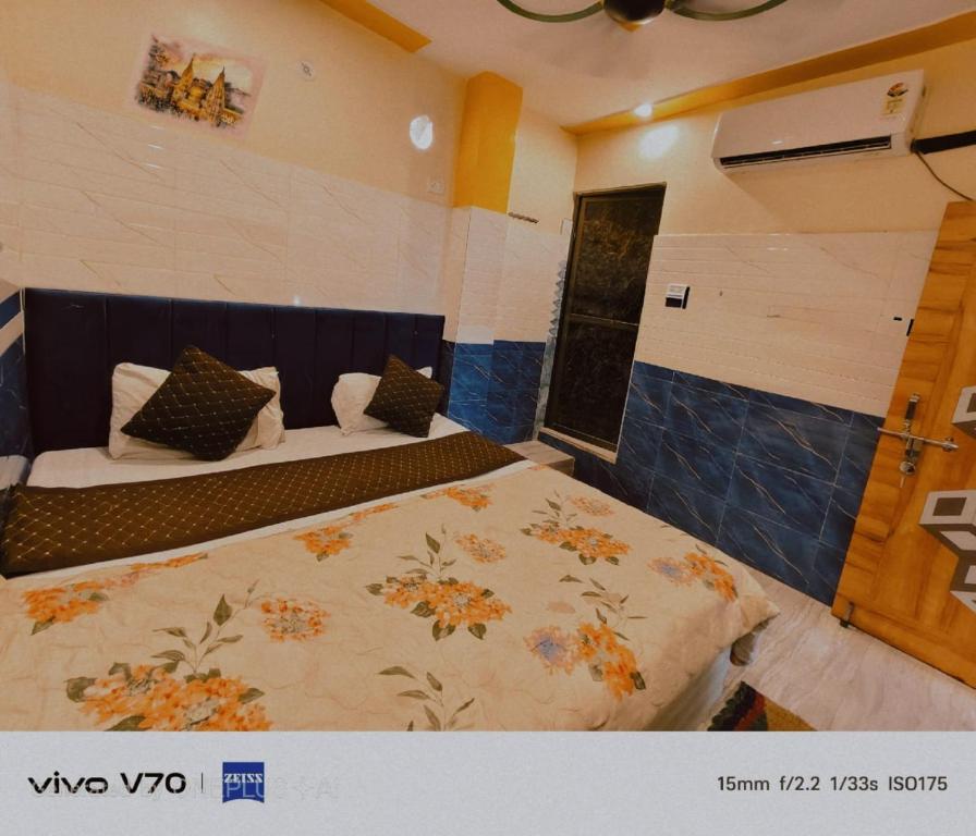 a bedroom with a bed in a room at Thakur JI Residency in Varanasi