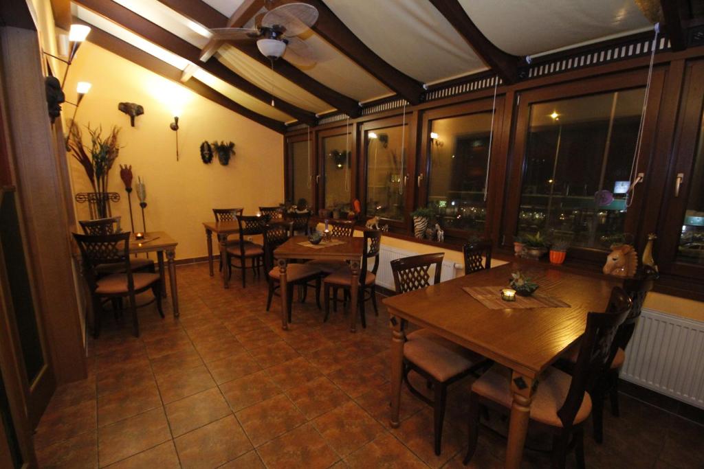Restaurace v ubytování Hotel Max Inn