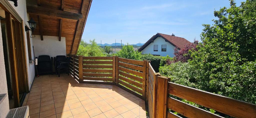 a balcony with a wooden fence and a house at Ellenberg Appartements - Ferien- und Monteurs-Wohnung in Geislingen