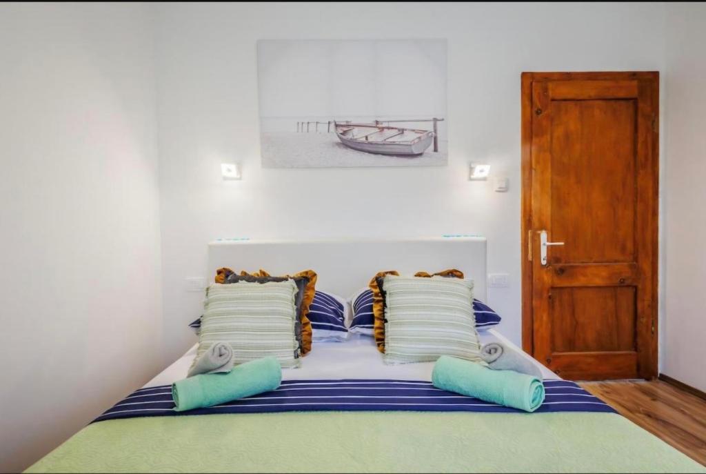 Cozy place near beach in the center Kastel Stari with terrase