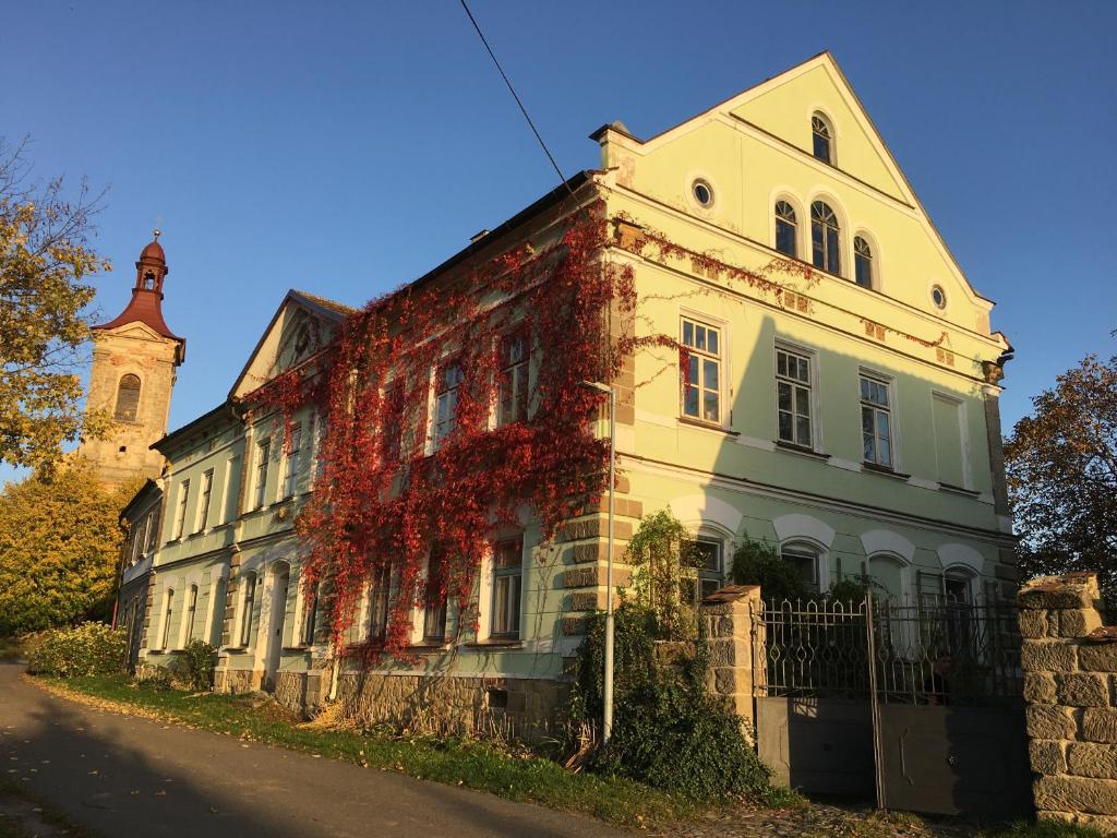an old building on the side of a street at Chlum 1 in Chlum