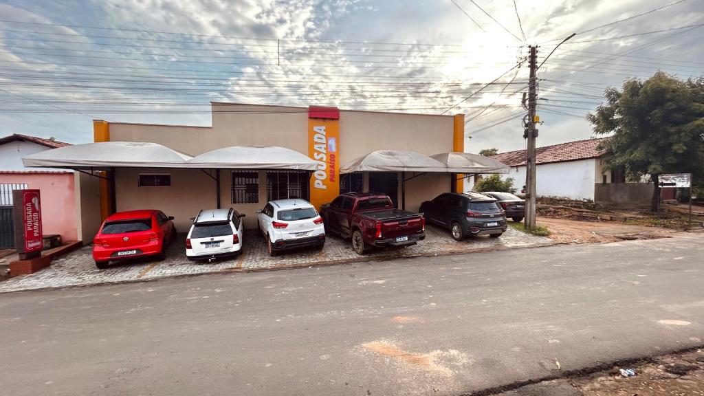 a group of cars parked in front of a gas station at Pousada Paraíso in Carolina