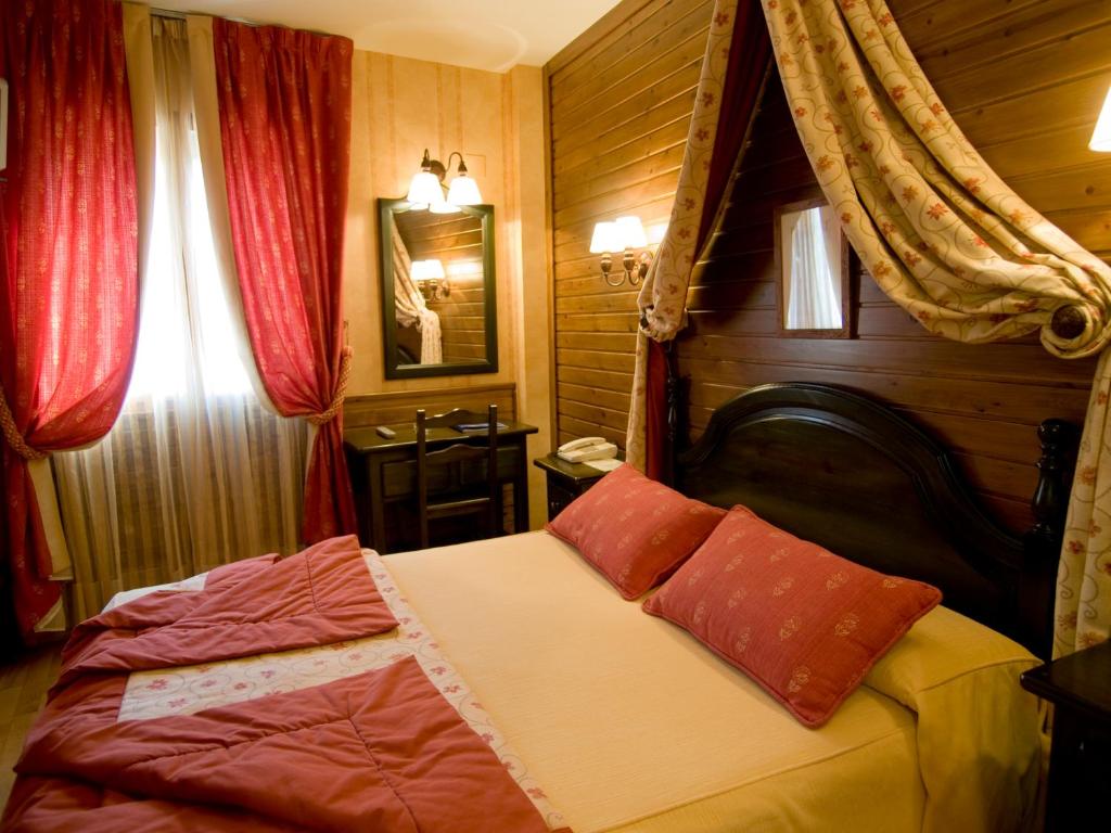 Postel nebo postele na pokoji v ubytování Hotel Pradas Ordesa