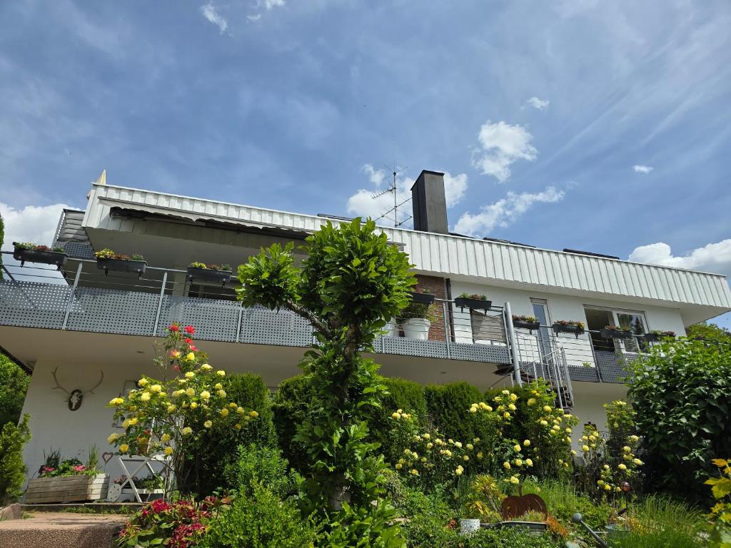 a building with a lot of flowers in front of it at 'Tor zum Schwarzwald' Ferienwohnungen mit Sauna in Wildberg