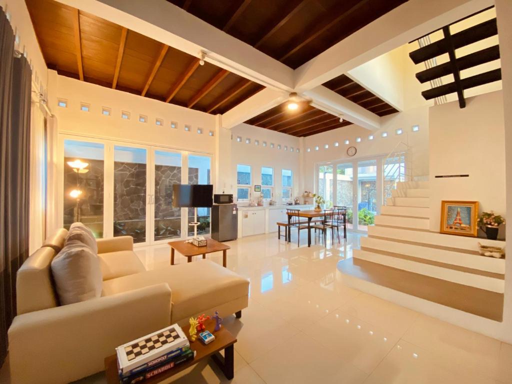 a living room with a couch and a table at Spacious 3BR Villa Near Kaliurang - Arfani's House in Ngaglik