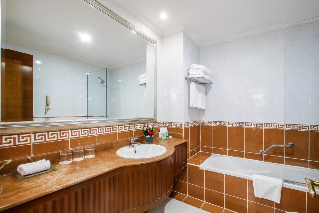 Koupelna v ubytování Grand Excelsior Hotel - Bur Dubai