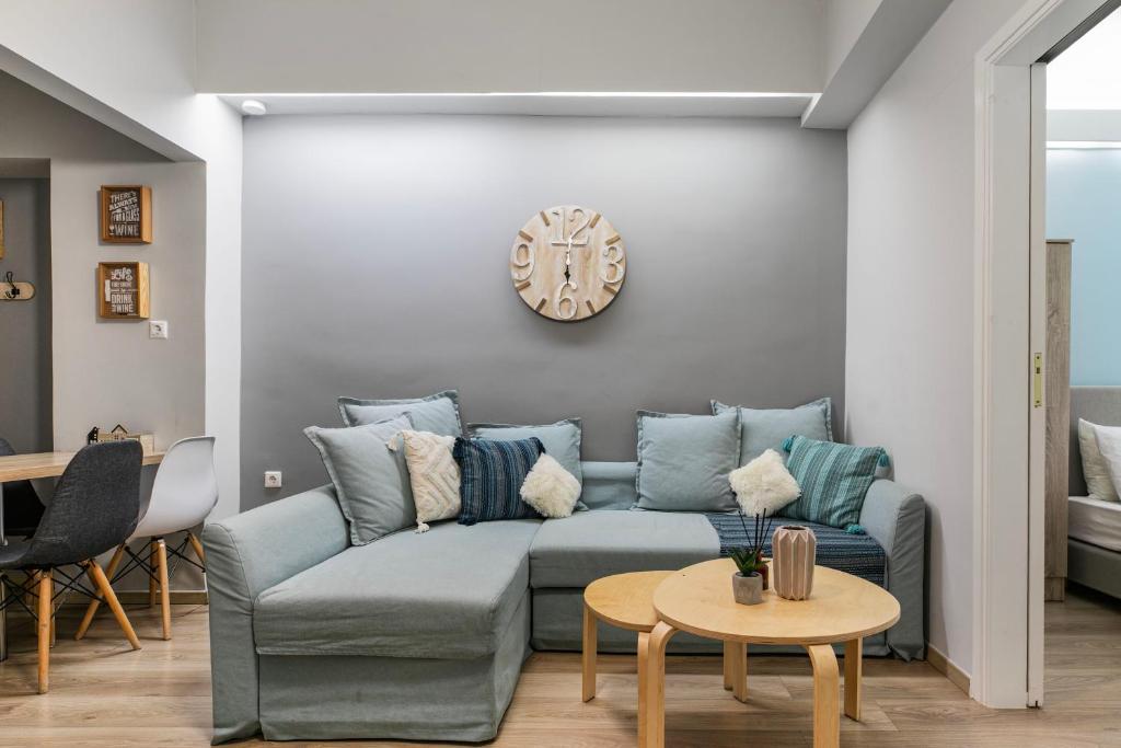 City Vibes - 2-BR Apartment with Garden & Backyard in Kolonaki