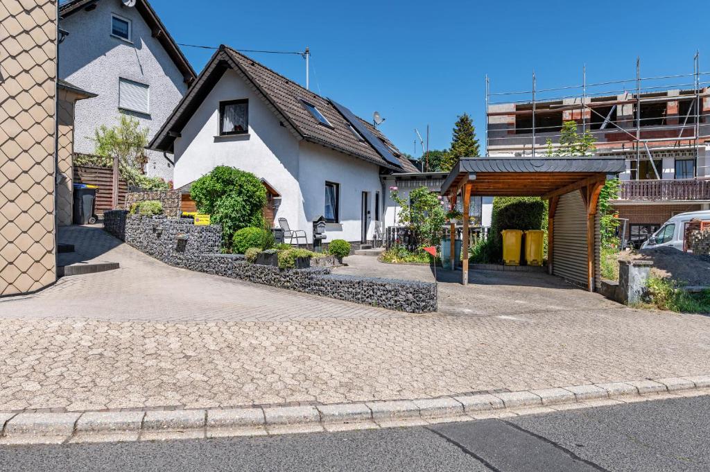 a house with a garage and a driveway at Ferienhaus Eiffelperle in Kaisersesch