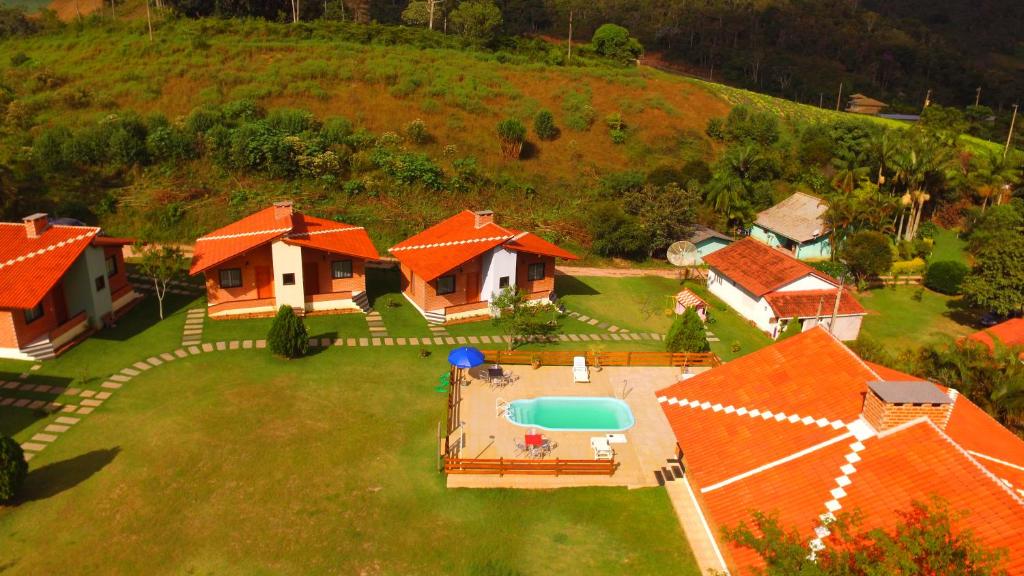 an aerial view of a house with a swimming pool at Pousada Ponta da Pedra in Pedra Azul