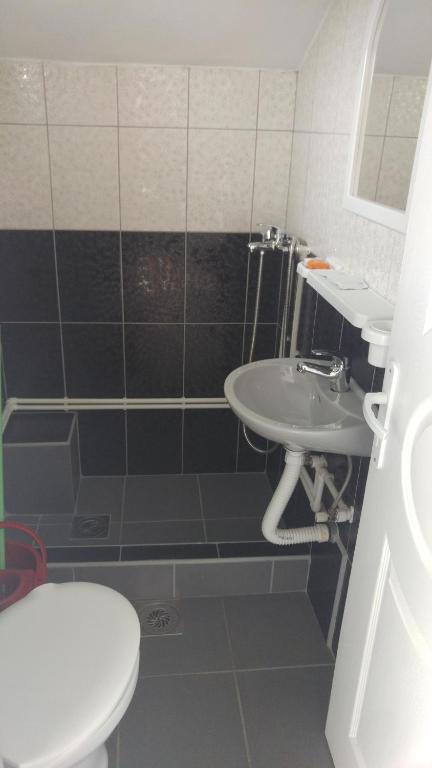 Baðherbergi á Prenociste H2O