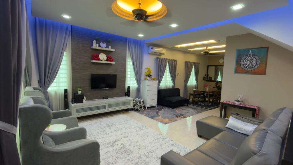 a living room with couches and a flat screen tv at ADZ Islam Homestay Simpang Pulai in Kampong Kepayang