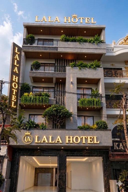a hotel with a sign that reads la latia hotel at Lala hotel in Phủ Từ Sơn
