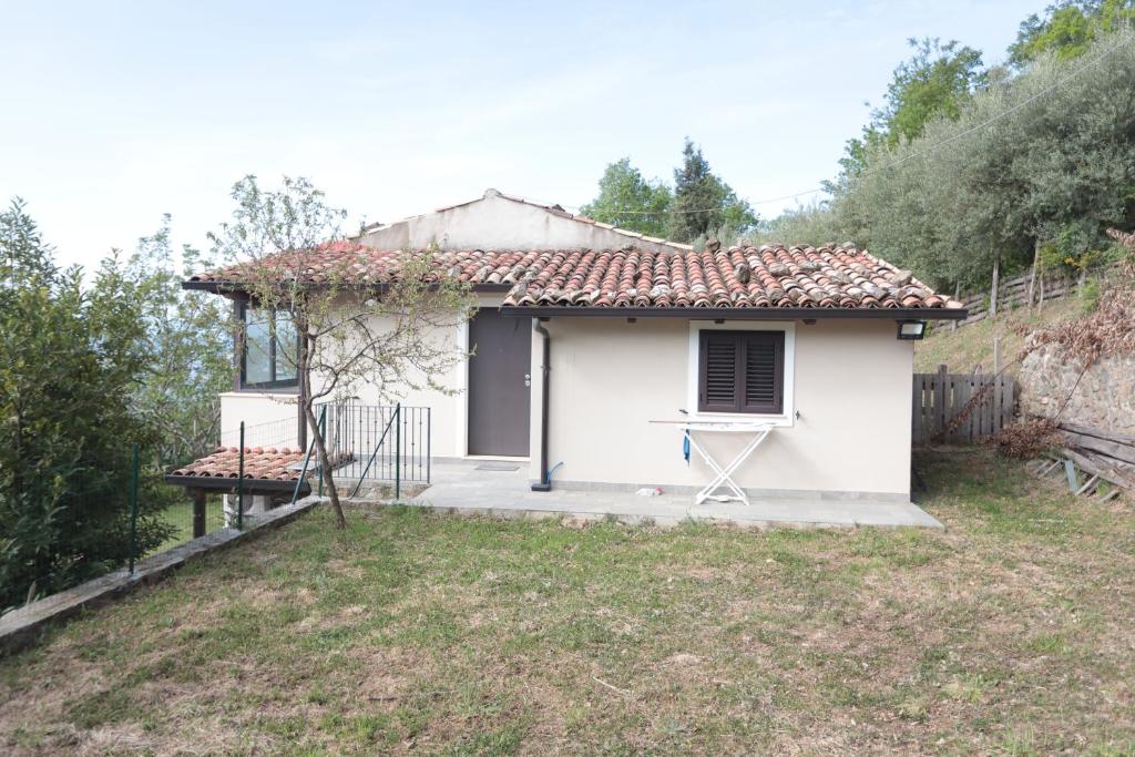 a small white house on a hill with a yard at Casa Vacanze Villa Stella in Sambiase