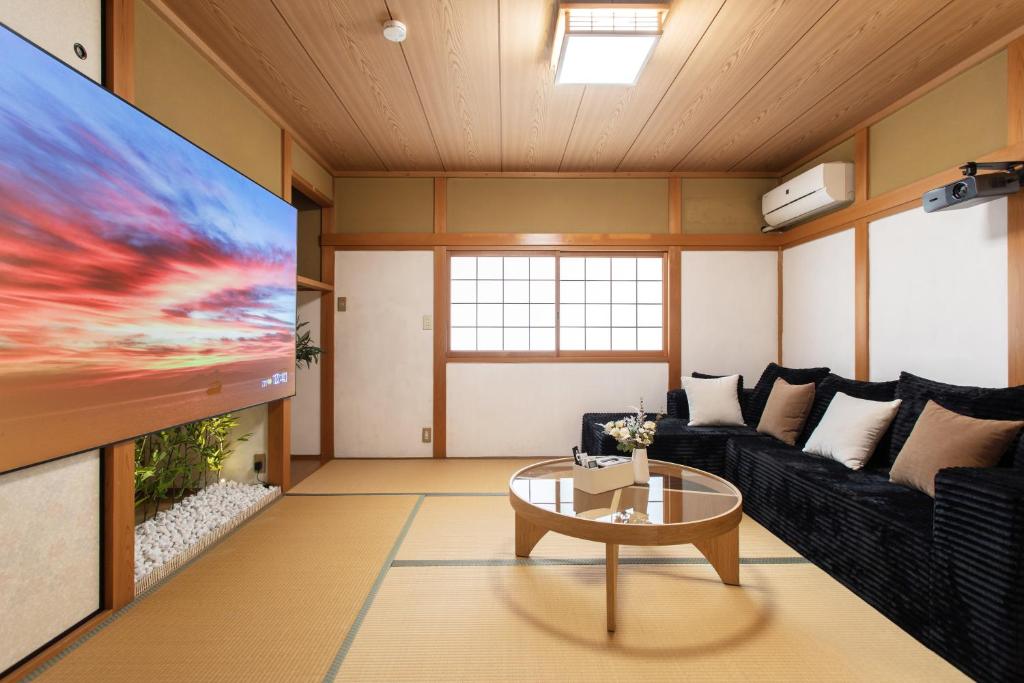 136sqm Entire Japanese House 6 Min to JR Teradacho Kids Room and Home Theater Sleeps 10 Easy Access to Tennoji and Namba