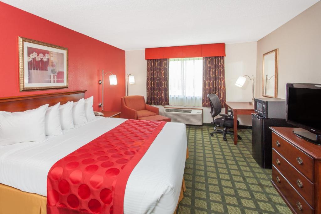 Ramada Limited Decatur - 1 King Bed, Non-Smoking