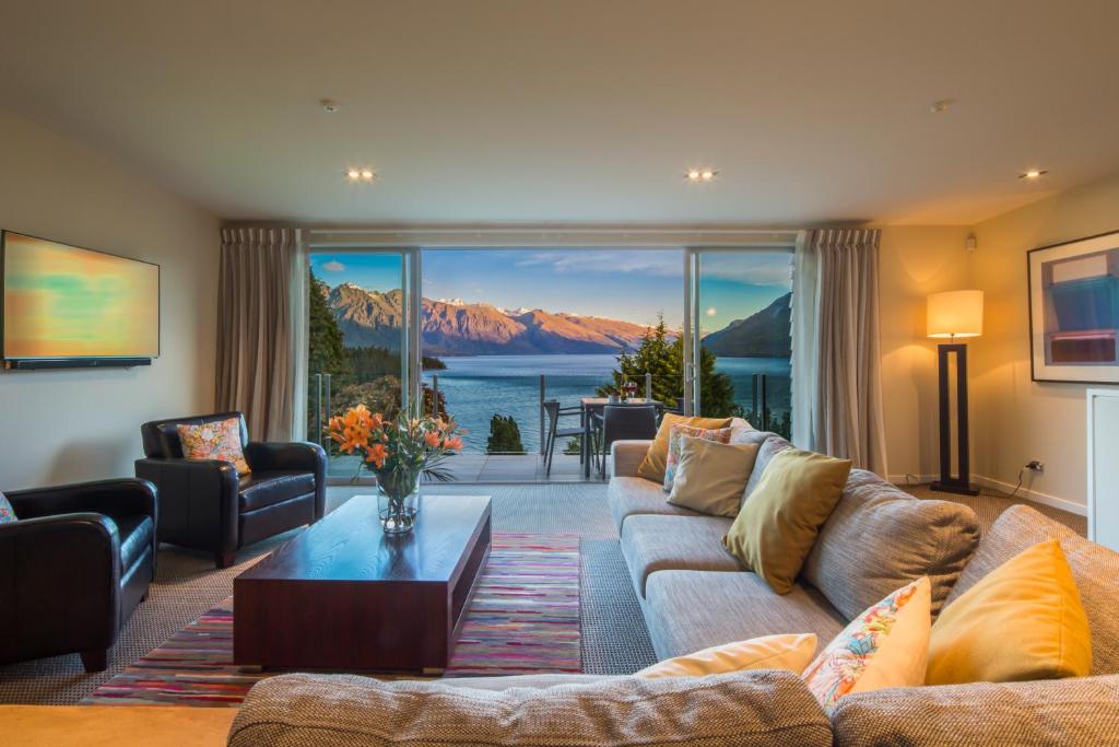 
A seating area at LakeRidge Queenstown by Staysouth
