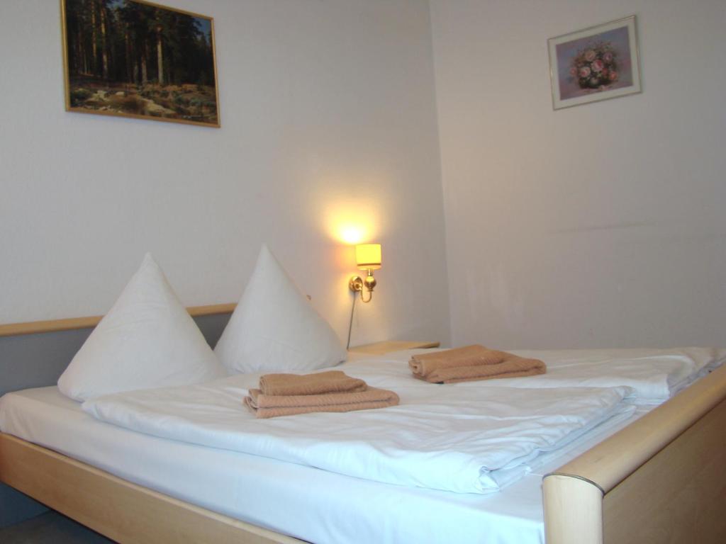 Postel nebo postele na pokoji v ubytování BNB near Brandenburg Gate - Rooms & Apartments