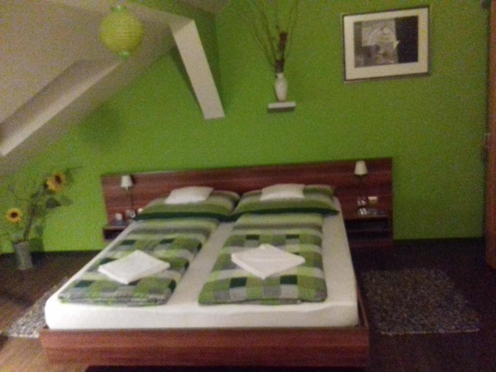 Posteľ alebo postele v izbe v ubytovaní Sopron Eszter Apartman
