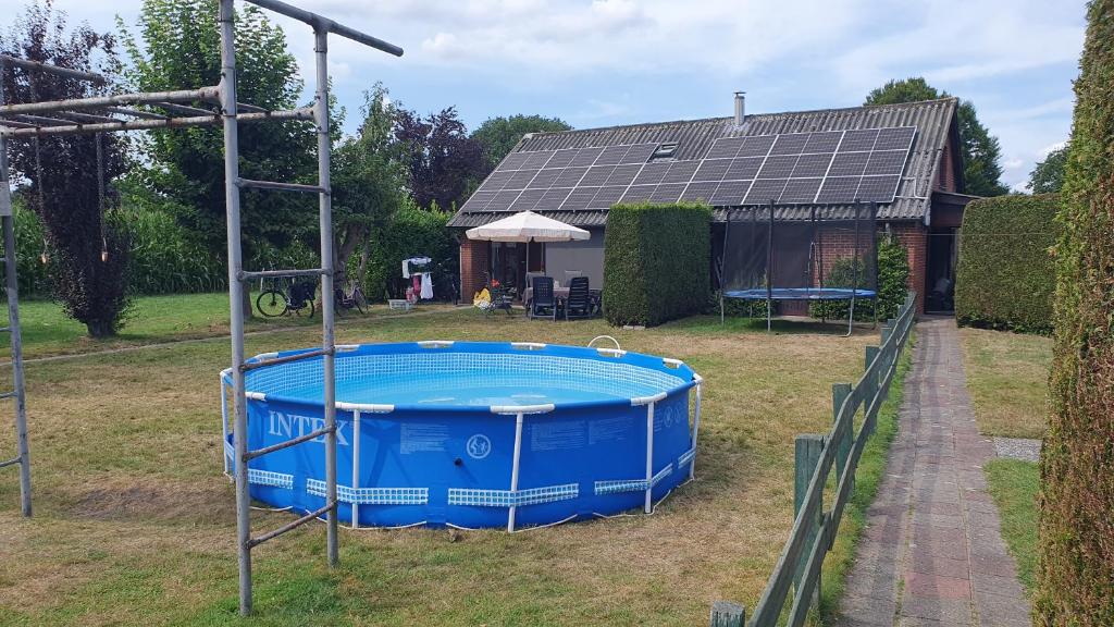 a hot tub in a yard next to a house at Molenzicht in Elspeet