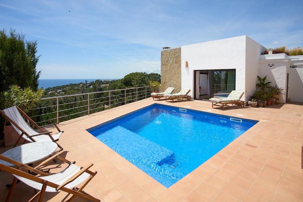 Romantic Sea Views on the Costa Brava