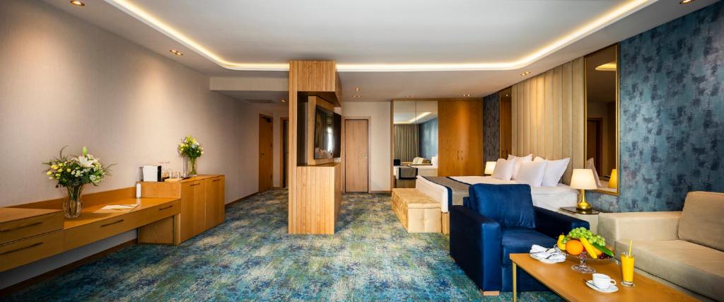 Deluxe Junior Suite with Sea View - Free Beach Access