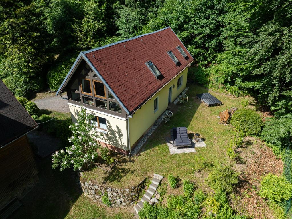 an overhead view of a small house with a roof at Beim alten Forsthaus in Zella-Mehlis
