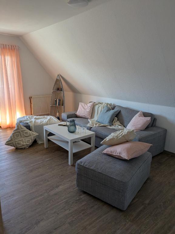 a living room with a couch and a table at Ferienwohnung nahe Nordseeküste in Großheide