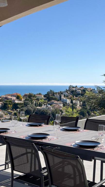Beautiful villa with sea & mountain view and pool