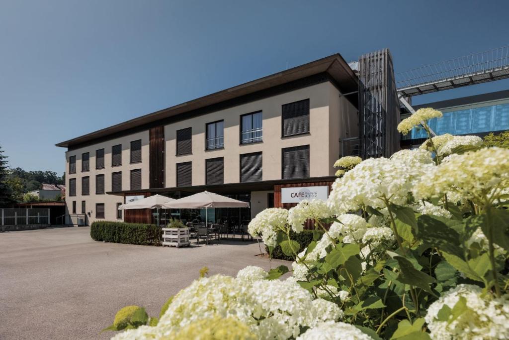 a building with white flowers in front of it at Hotel Wallern Garni in Wallern an der Trattnach