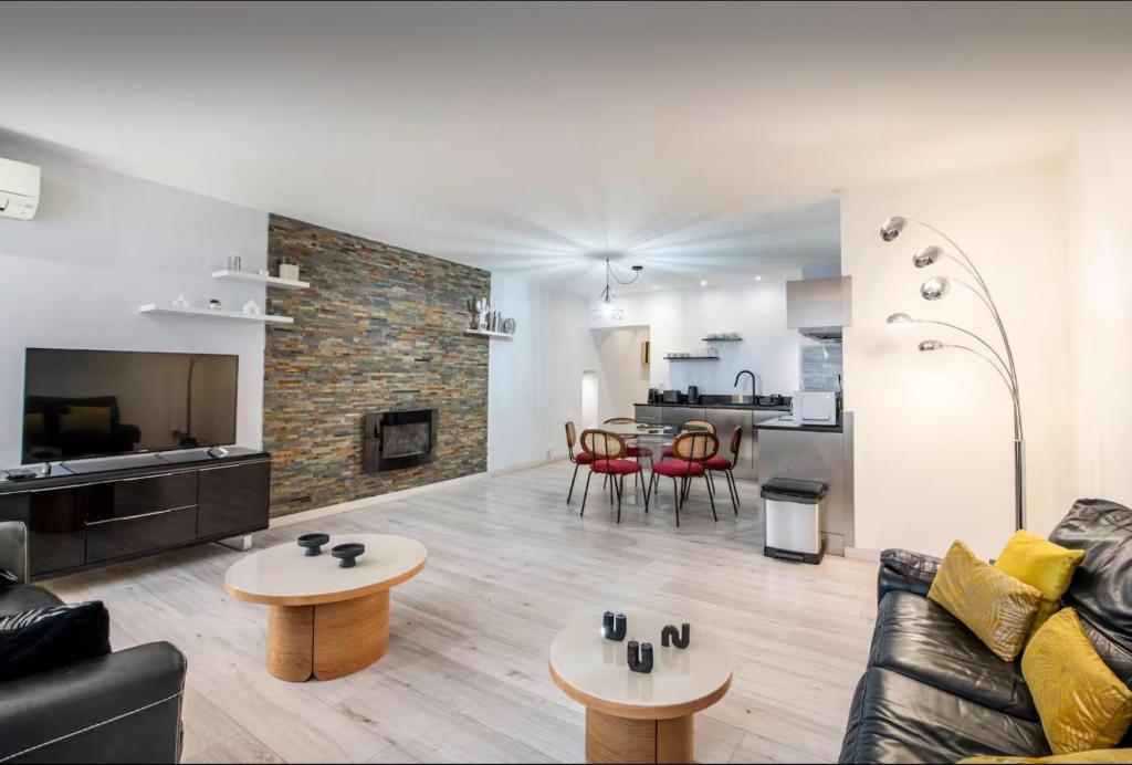 BEL APPARTEMENT 2 chambres plein centre Cannes Suquet Palais