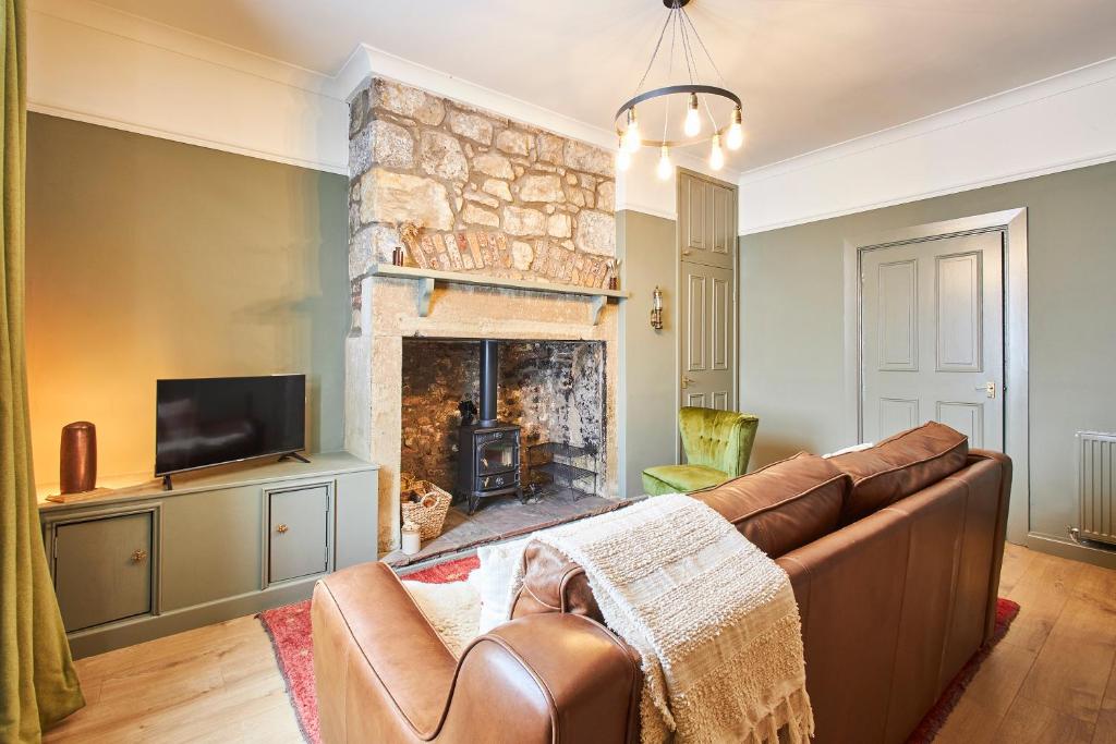 a living room with a couch and a fireplace at Alnwick 2 Bed Cottage Stay, Joe's Cottage in Alnwick