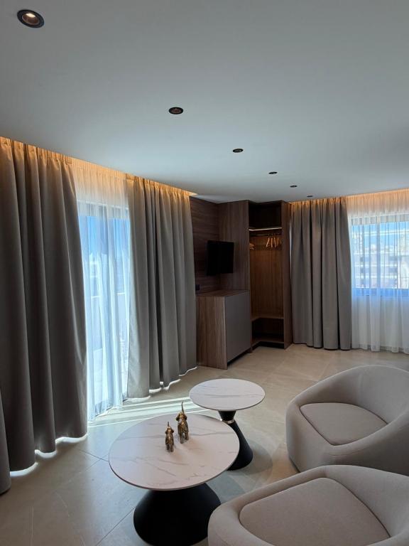 Hella Premium Rooftop suite