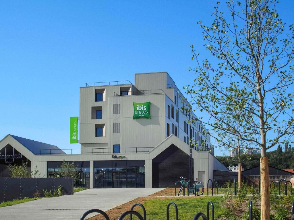 a building with a sign on the front of it at ibis Styles Paris Romainville in Romainville