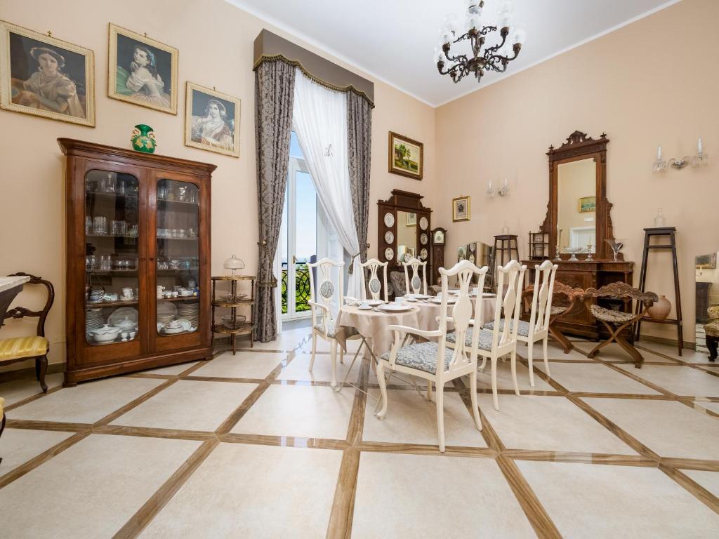 a dining room with a table and chairs at De Vivo Realty - Coco's Apartments in Meta