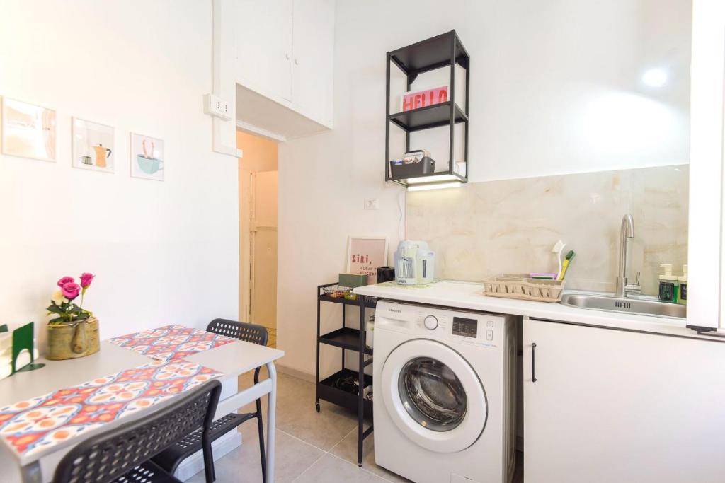 a kitchen with a washing machine and a sink at Casa Teresa in Rome
