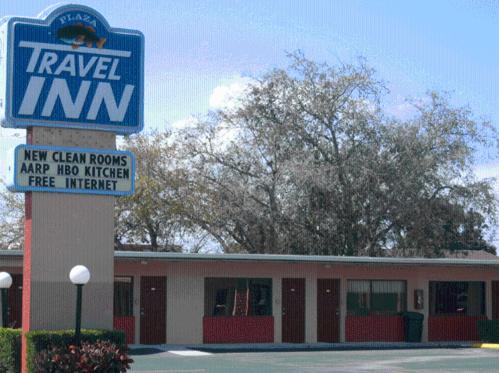 a travel inn with a sign in front of it at Plaza Travel Inn in Clewiston