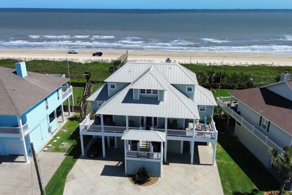 an aerial view of a house and the beach at Moss Landing Luxury Beachfront Private Walkover in Bolivar Peninsula