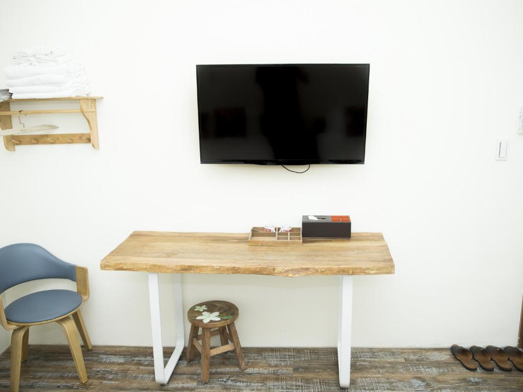 TV a/nebo společenská místnost v ubytování Home & Teak Residence