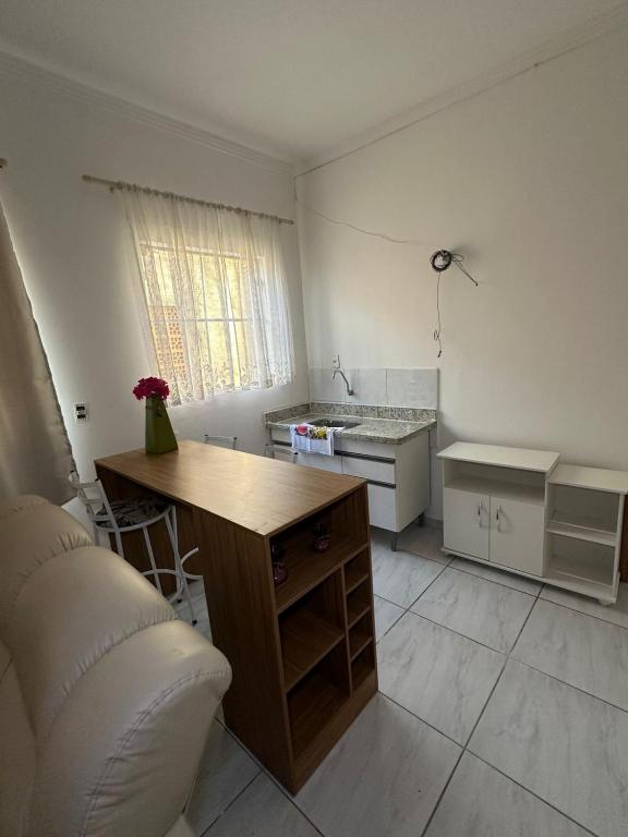 a kitchen with a couch and a table in a room at Apartamento Tio Du in Sorocaba